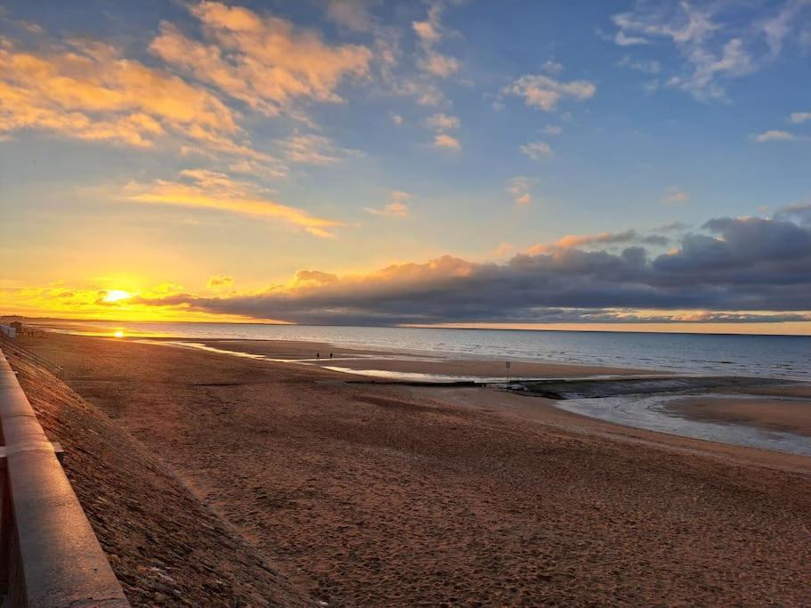 Studio Chic, Hyper Centre, 4 Minutes De La Plage Cabourg Exteriör bild